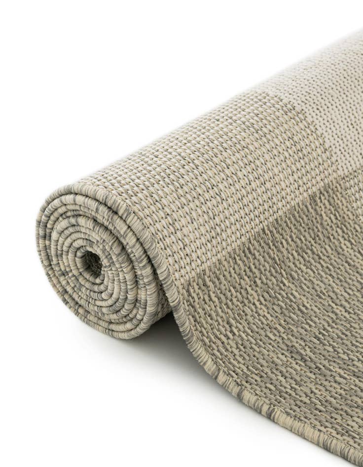 Detail image of  3' x 3'  Washable Checkered Indoor / Outdoor Round Rug