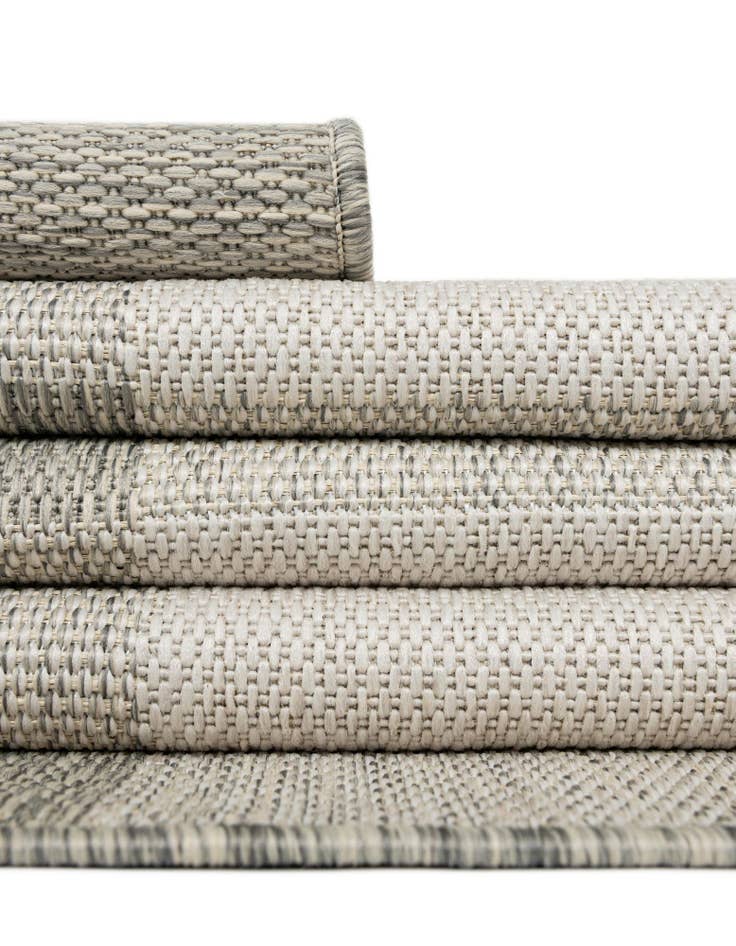 Detail image of  3' x 3'  Washable Checkered Indoor / Outdoor Round Rug