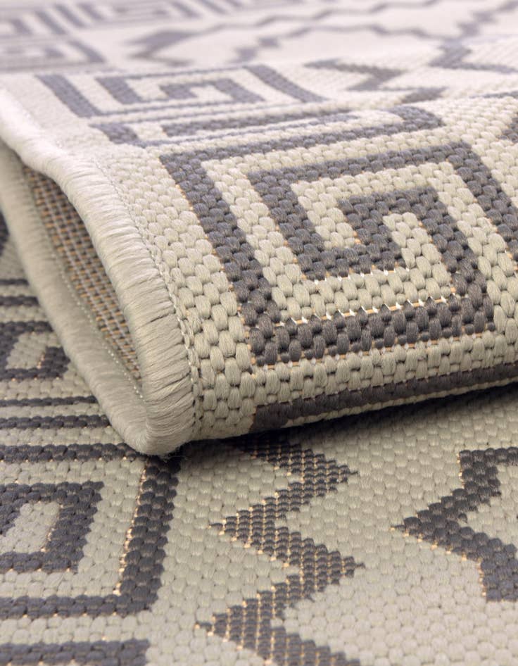 Detail image of  6' x 6'  Washable Lattice Indoor / Outdoor Round Rug