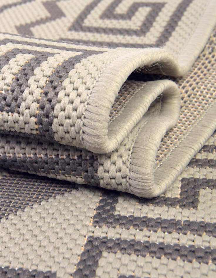 Detail image of  6' x 6'  Washable Lattice Indoor / Outdoor Round Rug