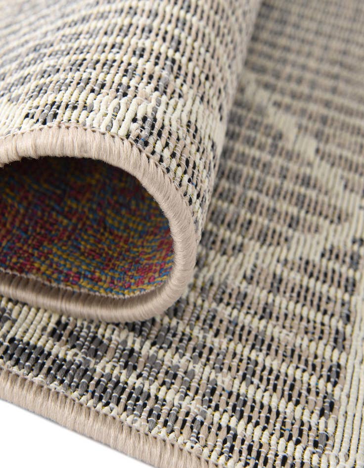 Detail image of  7' 10 x 7' 10  Washable Lattice Indoor / Outdoor Round Rug