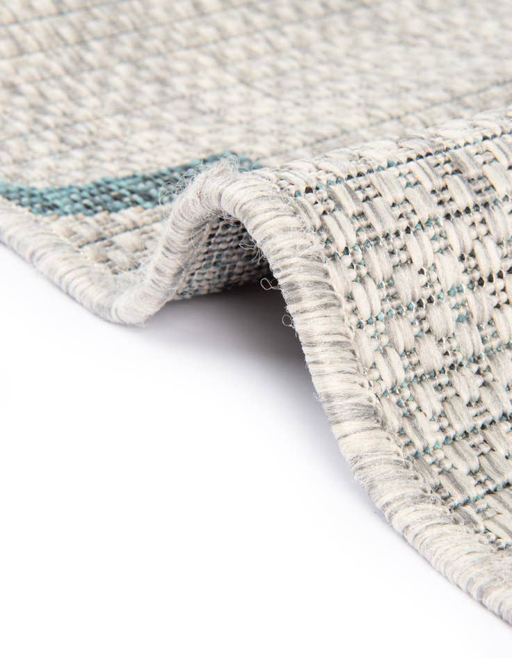 Detail image of  10' 8 x 10' 8  Washable Lattice Indoor / Outdoor Round Rug