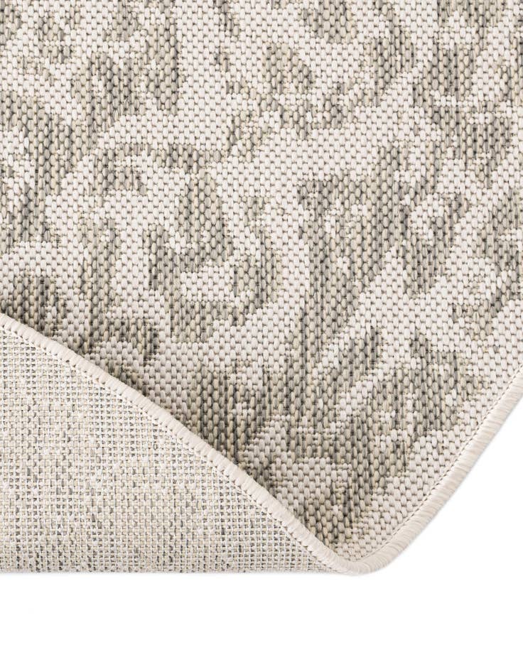 Detail image of  12' x 12'  Washable Traditional Indoor / Outdoor Round Rug