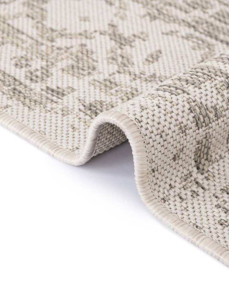 Detail image of  12' x 12'  Washable Traditional Indoor / Outdoor Round Rug