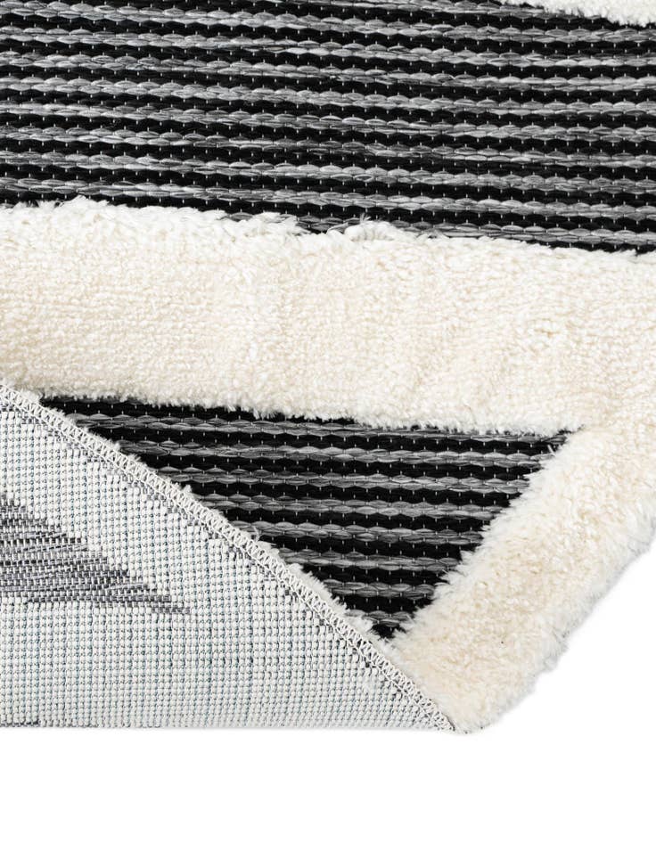 Detail image of  7' 10 x 7' 10 Prismatic Round Rug