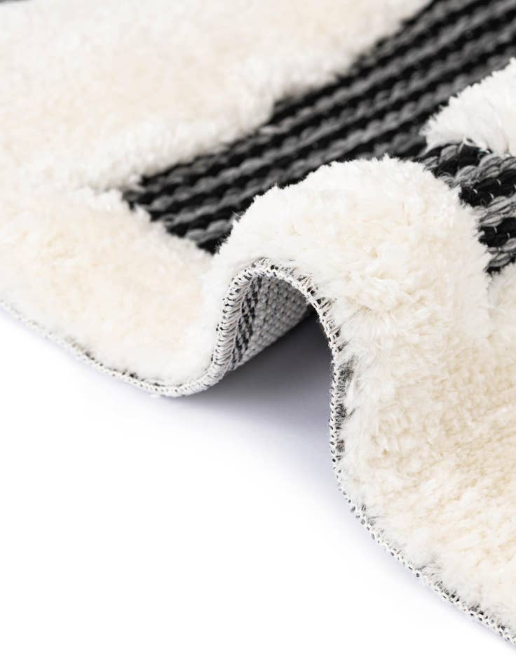 Detail image of  7' 10 x 7' 10 Prismatic Round Rug