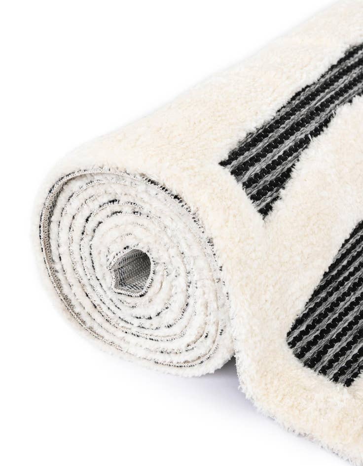 Detail image of  7' 10 x 7' 10 Prismatic Round Rug