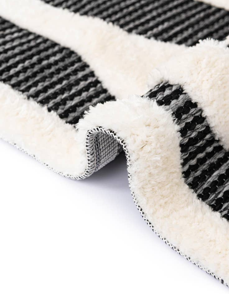 Detail image of  3' x 3' Prismatic Round Rug