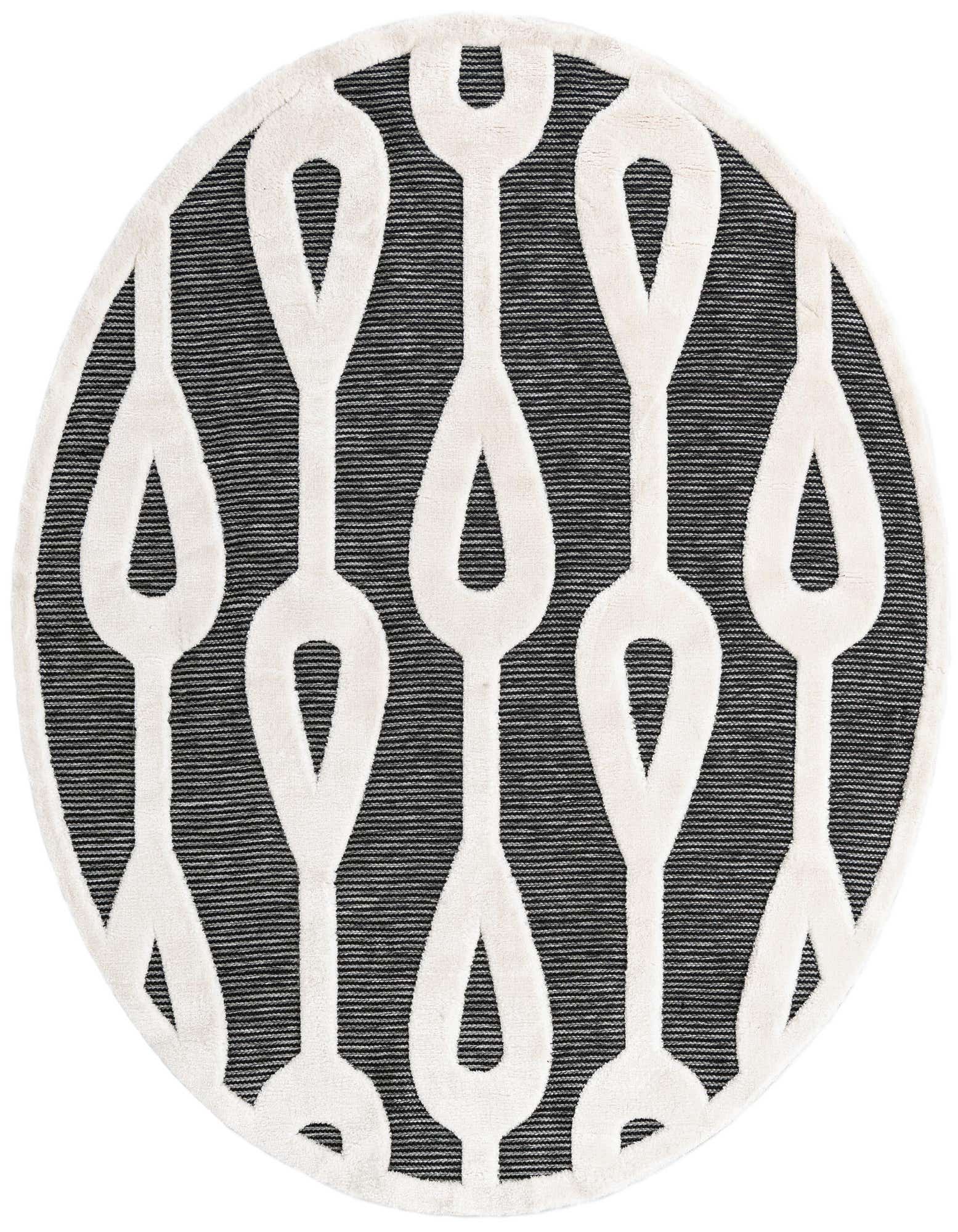 A round gray and white rug with a bold, modern chain-link pattern, perfect for a contemporary living space.