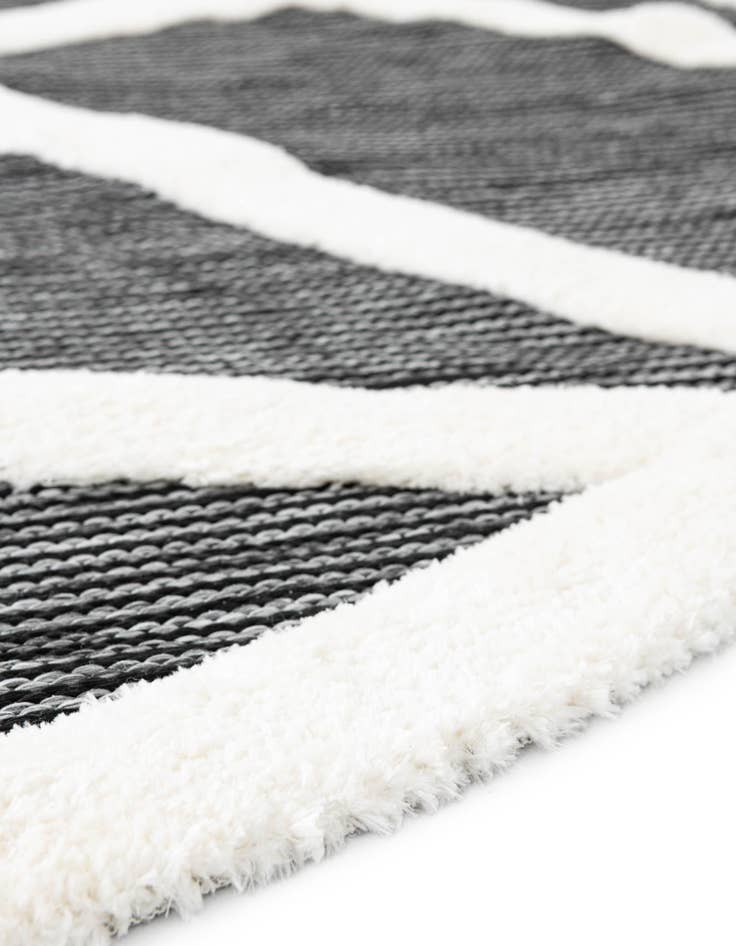 Detail image of  7' 10 x 7' 10 Prismatic Round Rug