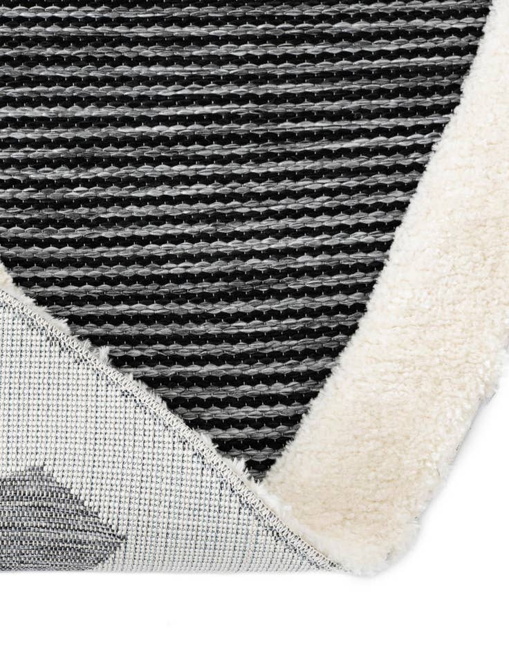 Detail image of  7' 10 x 7' 10 Prismatic Round Rug