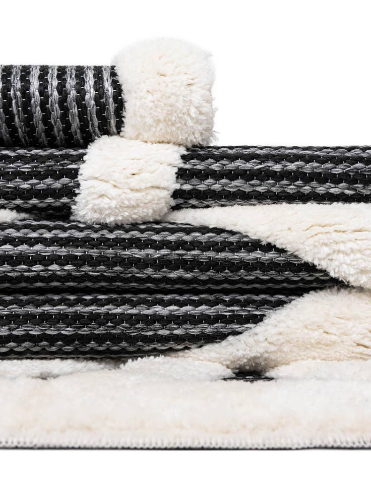 Detail image of  7' 10 x 7' 10 Prismatic Round Rug