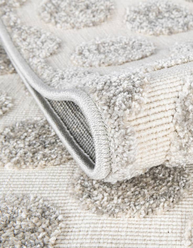 Detail image of  5' x 5'  Washable Sabrina Soto Indoor / Outdoor Round Rug