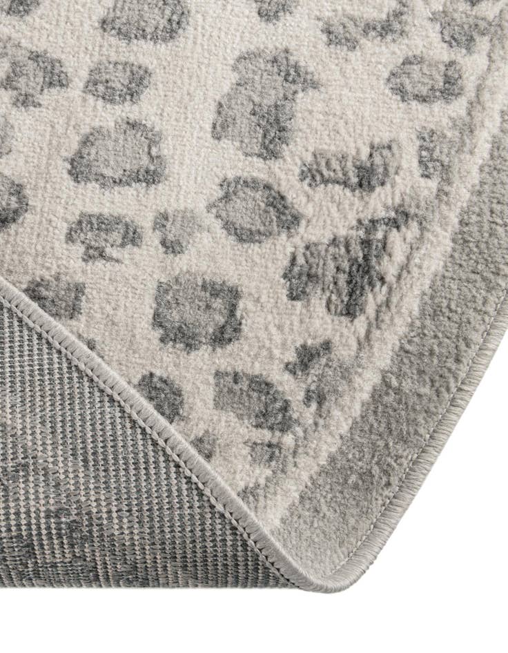 Detail image of  10' x 10' Savannah Round Rug