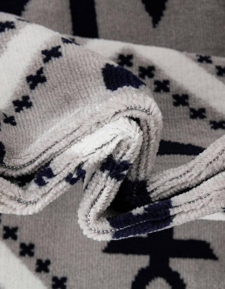 Detail image of  4' 1 x 4' 1 Sydney Round Rug