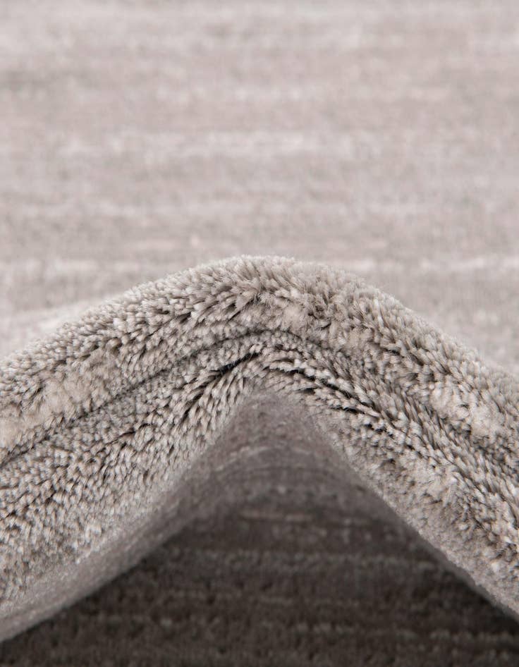 Detail image of Jill Zarin 5' 3 x 5' 3 Uptown Madison Avenue Round Rug