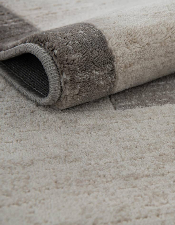 Detail image of Jill Zarin 3' 3 x 3' 3 Uptown Yorkville Round Rug