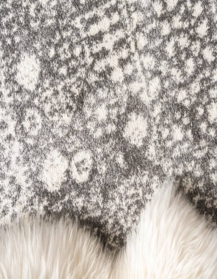 Detail image of  4' x 4' Veneto Round Rug