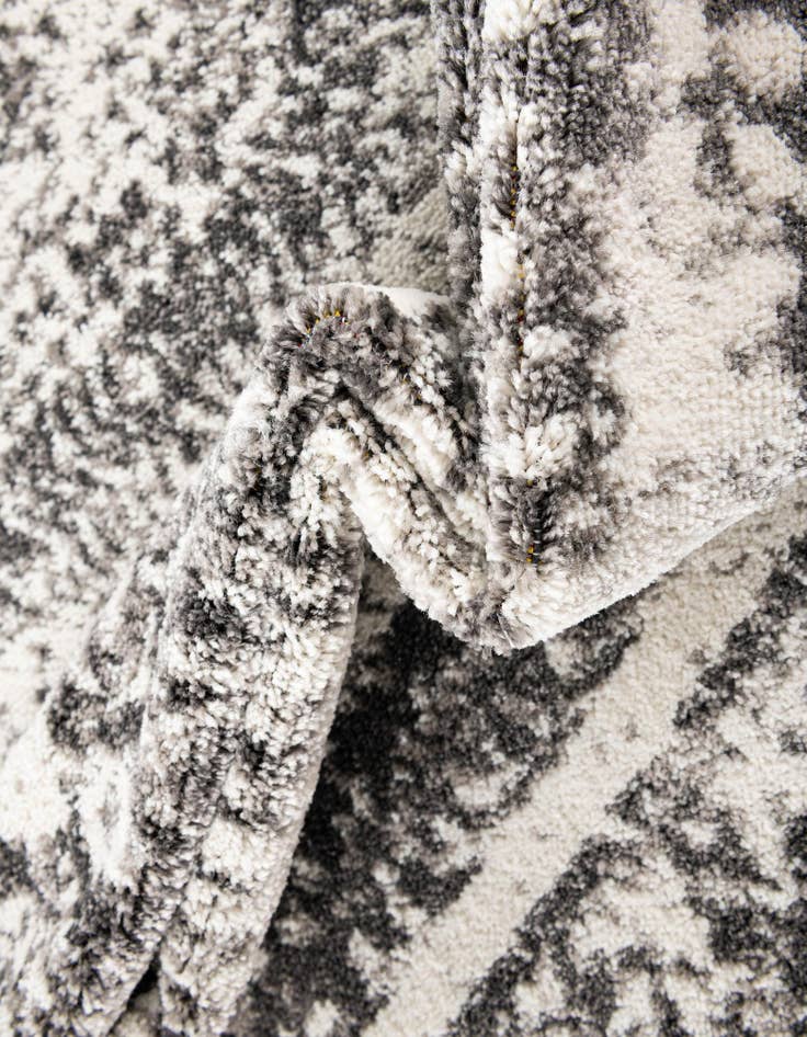 Detail image of  8' x 8' Veneto Round Rug