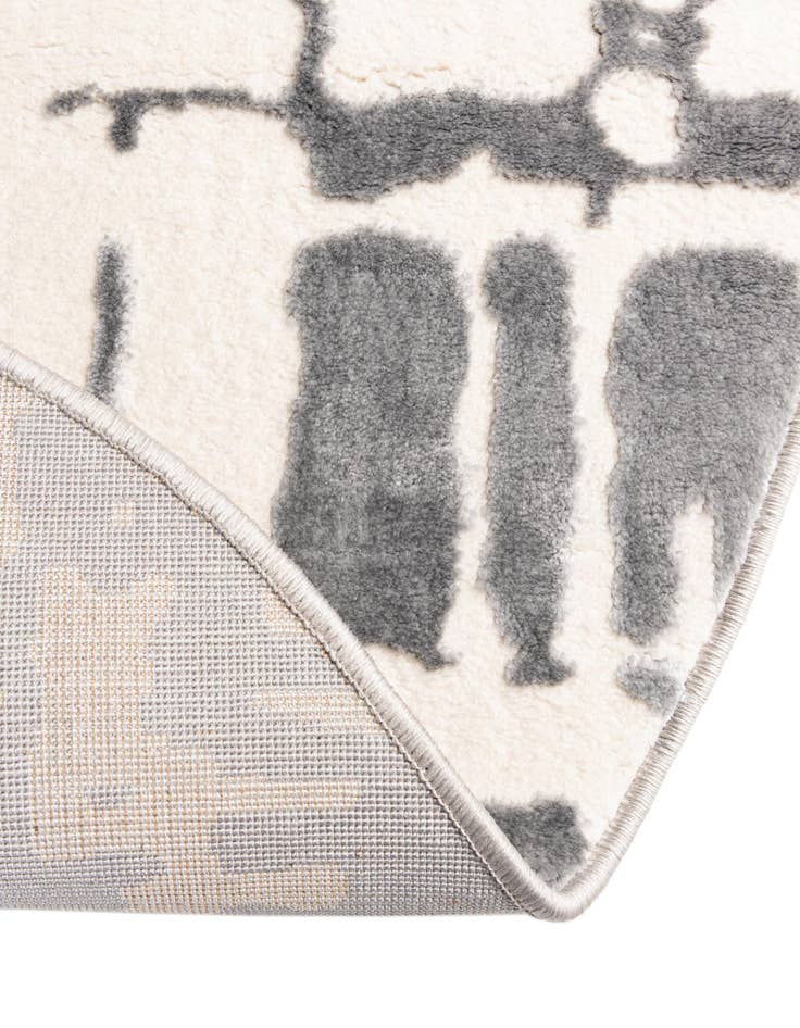 Detail image of  4' x 4' Vince Camuto Round Rug