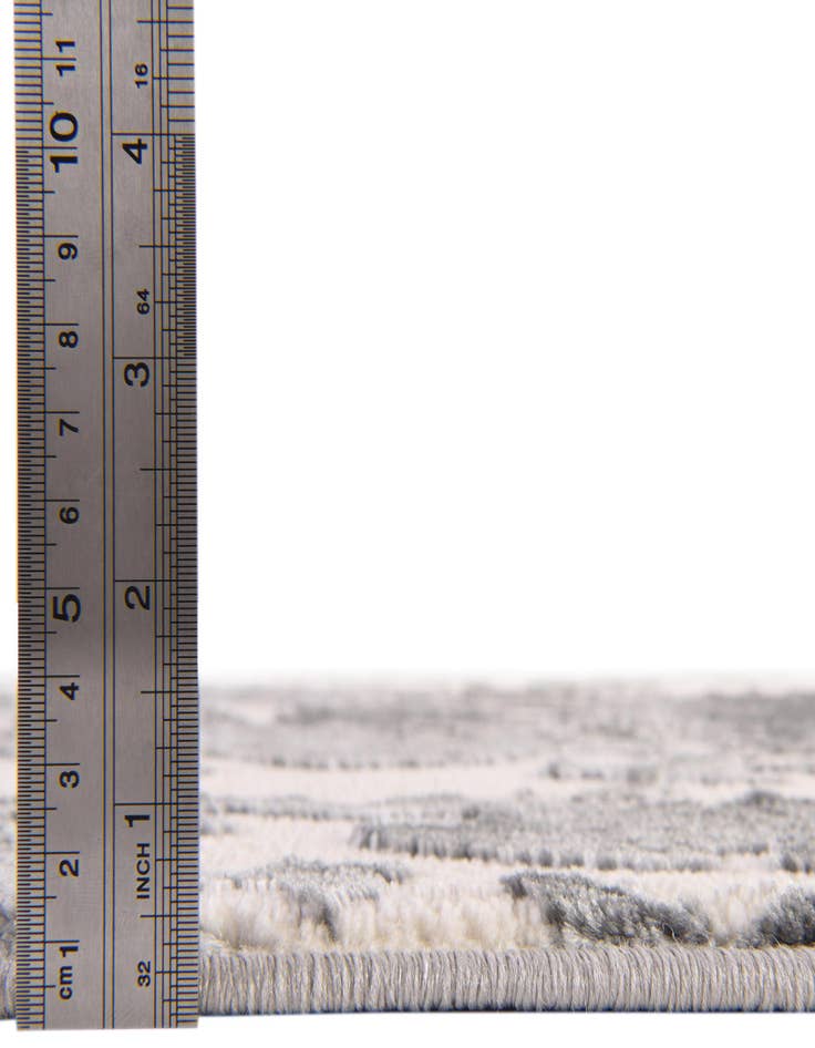 Detail image of  4' x 4' Vince Camuto Round Rug