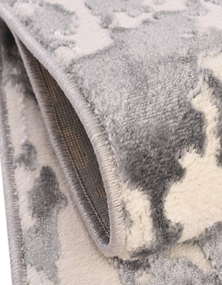 Detail image of  4' x 4' Vince Camuto Round Rug