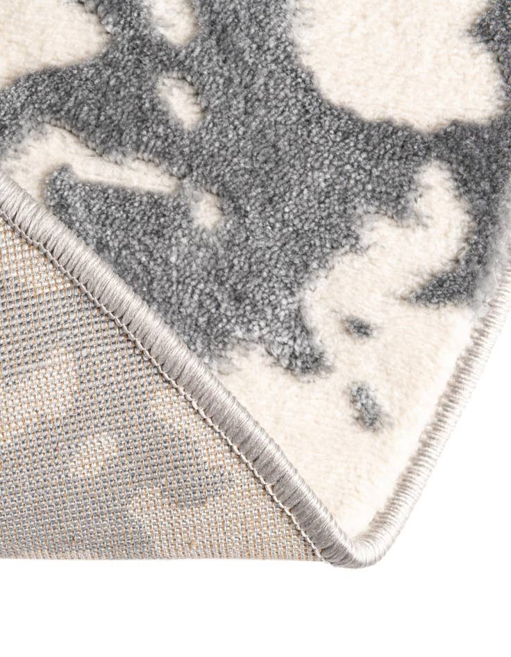 Detail image of  4' x 4' Vince Camuto Round Rug