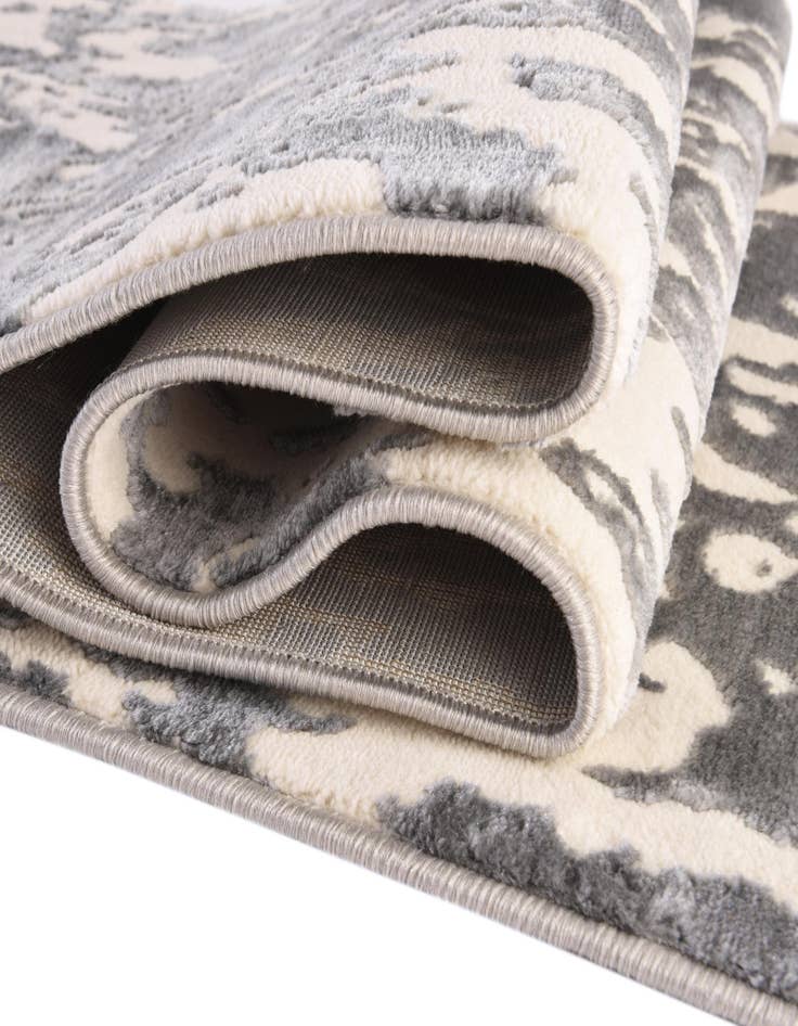 Detail image of  4' x 4' Vince Camuto Round Rug