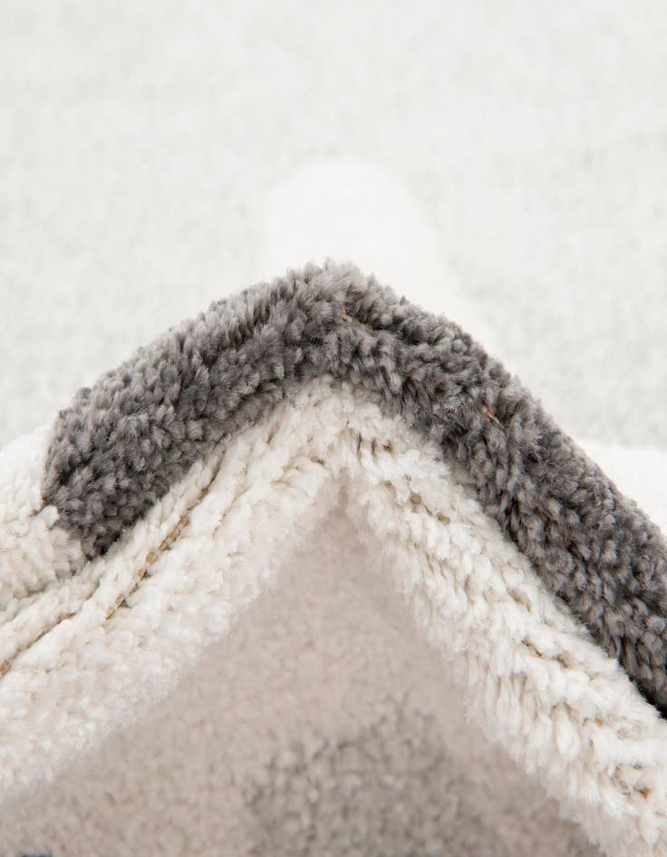 Detail image of  7' 10 x 7' 10 Cat Whimsy Kids Round Rug