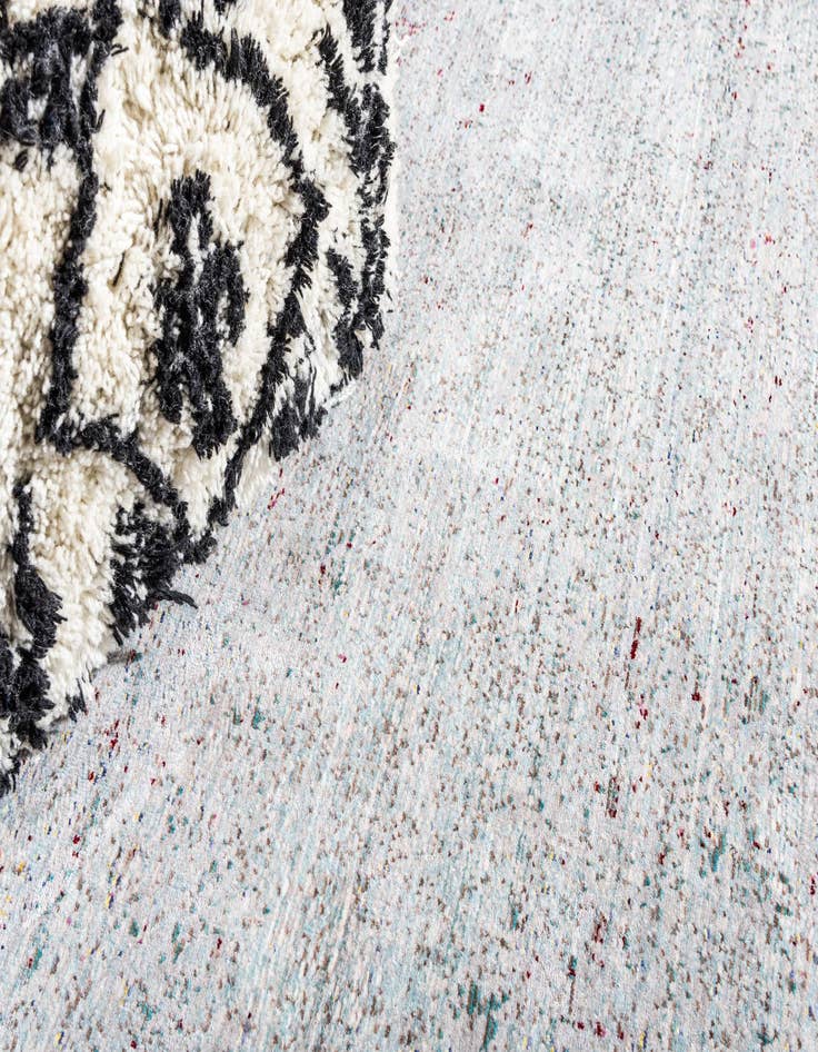 Detail image of  2' 7 x 9' 10 Alexis Runner Rug