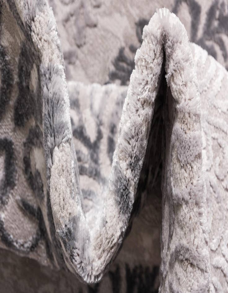 Detail image of 2' 7 x 8' 2 Derbyshire Runner Rug