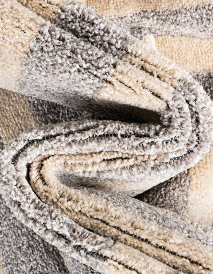 Detail image of  2' 7 x 10' Hera Runner Rug