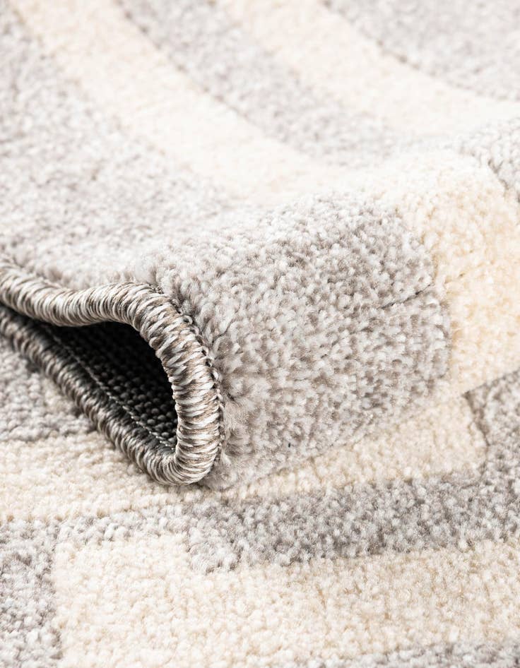 Detail image of 2' 7 x 10' Hera Runner Rug