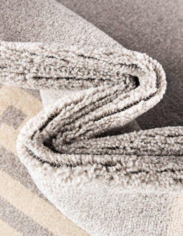 Detail image of 2' 7 x 10' Hera Runner Rug