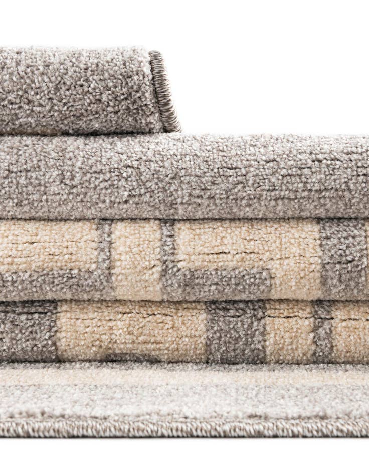 Detail image of 2' 7 x 10' Hera Runner Rug