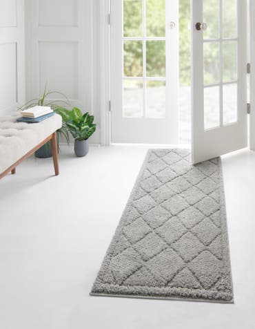  2' x 6' 9 Lattice Shag Runner Rug