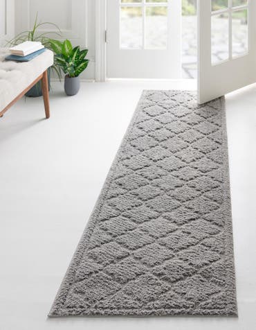  2' 7 x 10' Lattice Shag Runner Rug