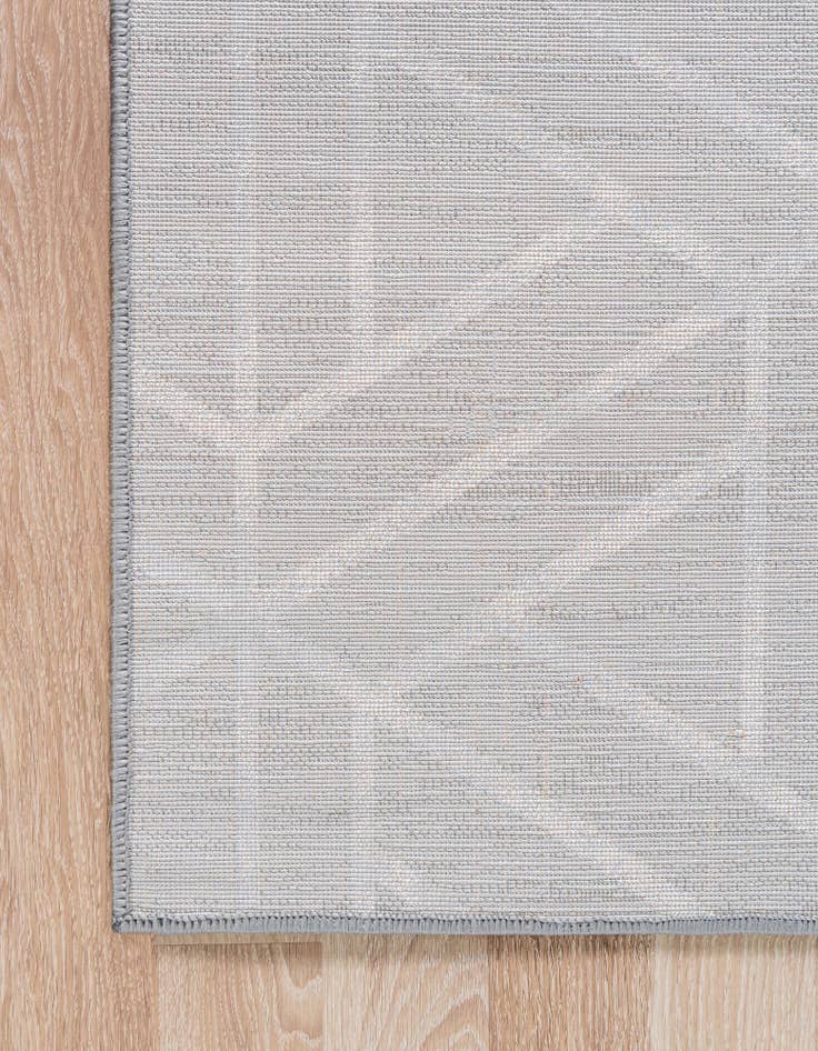 Detail image of  2' x 6' Lattice Trellis Runner Rug