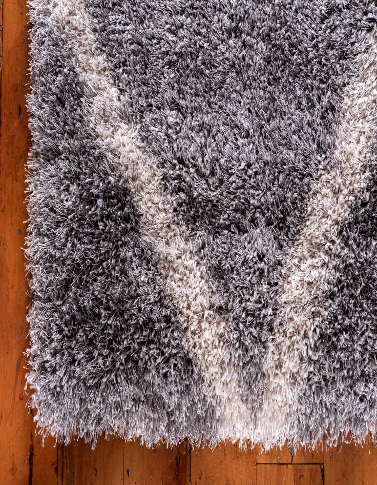 Detail image of  2' 7 x 10' Luxury Trellis Shag Runner Rug