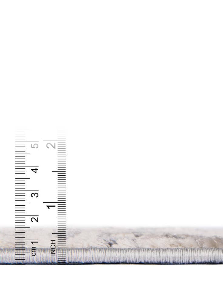 Detail image of  2' 7 x 10' Oasis Runner Rug