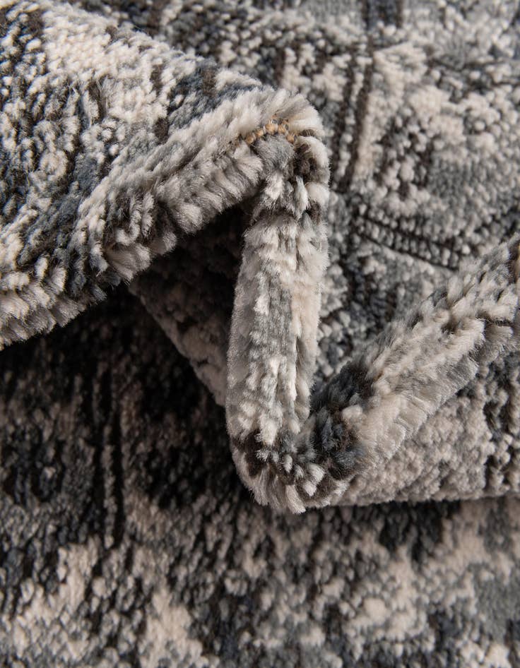 Detail image of  2' 7 x 7' 7 Oregon Runner Rug