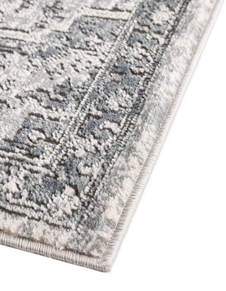 Detail image of  2' 6 x 7' 7 Oregon Runner Rug