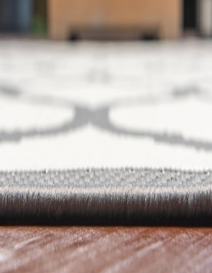 Detail image of  2' 2 x 6'  Washable Lattice Indoor / Outdoor Runner Rug