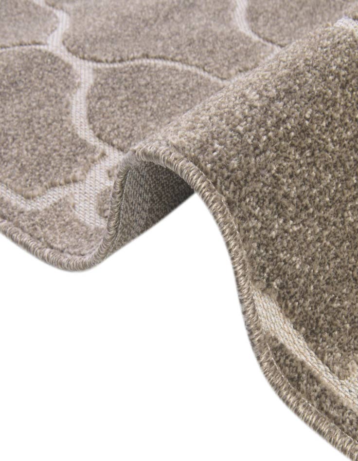 Detail image of 2' x 6' Washable Lattice Indoor / Outdoor Runner Rug