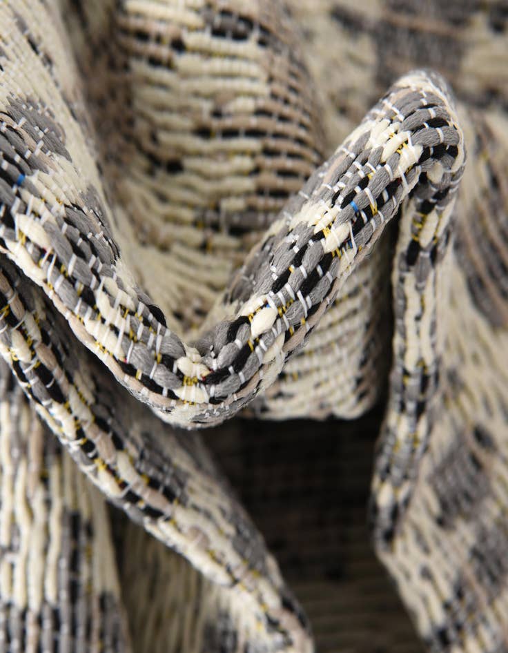 Detail image of  2' x 6'  Washable Lattice Indoor / Outdoor Runner Rug