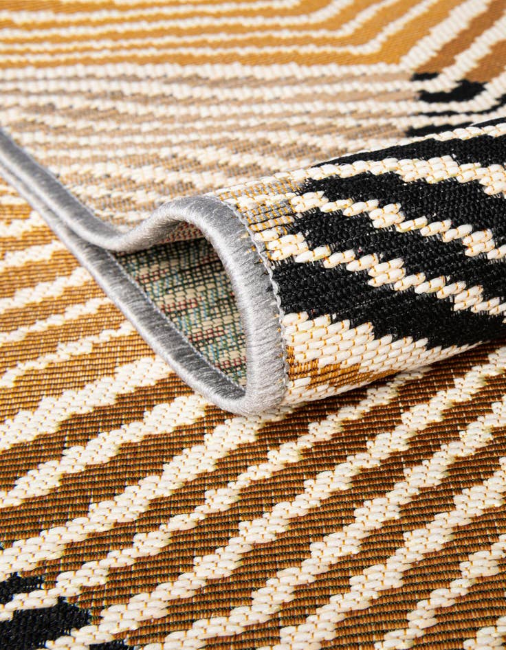 Detail image of  2' x 8'  Washable Modern Indoor / Outdoor Runner Rug