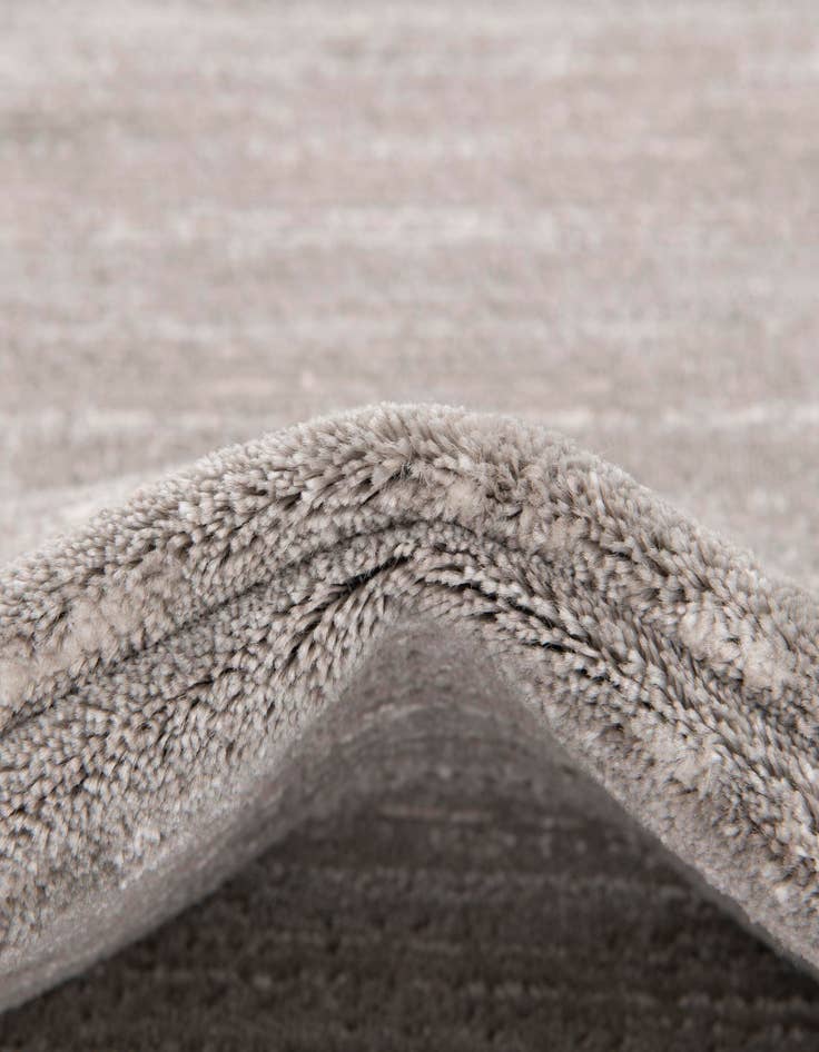 Detail image of Jill Zarin 2' 7 x 14' Uptown Madison Avenue Runner Rug