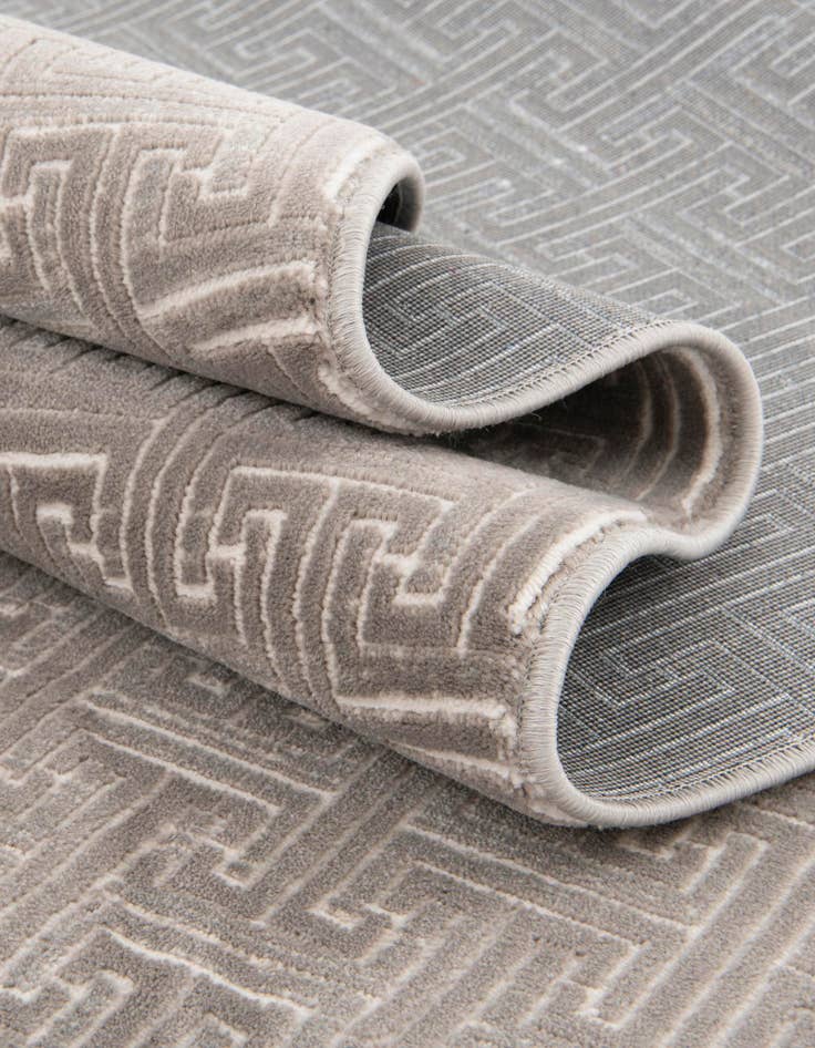 Detail image of Jill Zarin 2' 7 x 8' Uptown Park Avenue Runner Rug