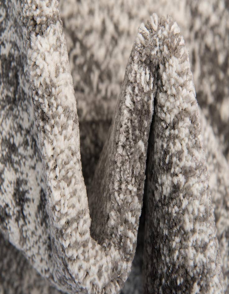 Detail image of  2' 7 x 10' Veneto Runner Rug