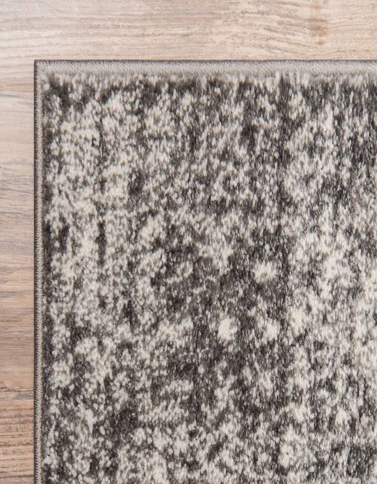Detail image of  2' 7 x 10' Veneto Runner Rug